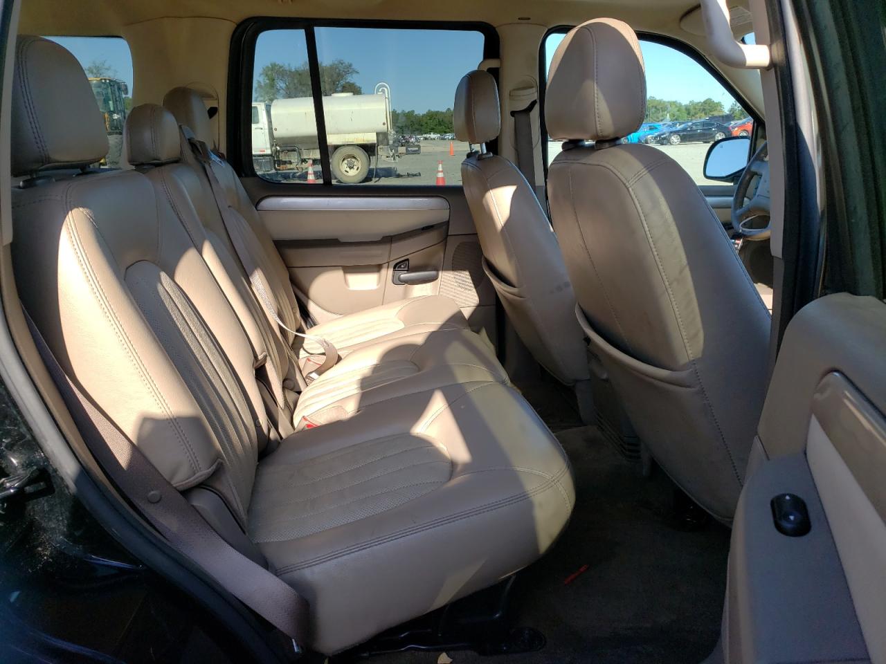 Photo 6 from auction – 2004 MERCURY MOUNTAINEE with VIN 4M2DU86W14ZJ25584
