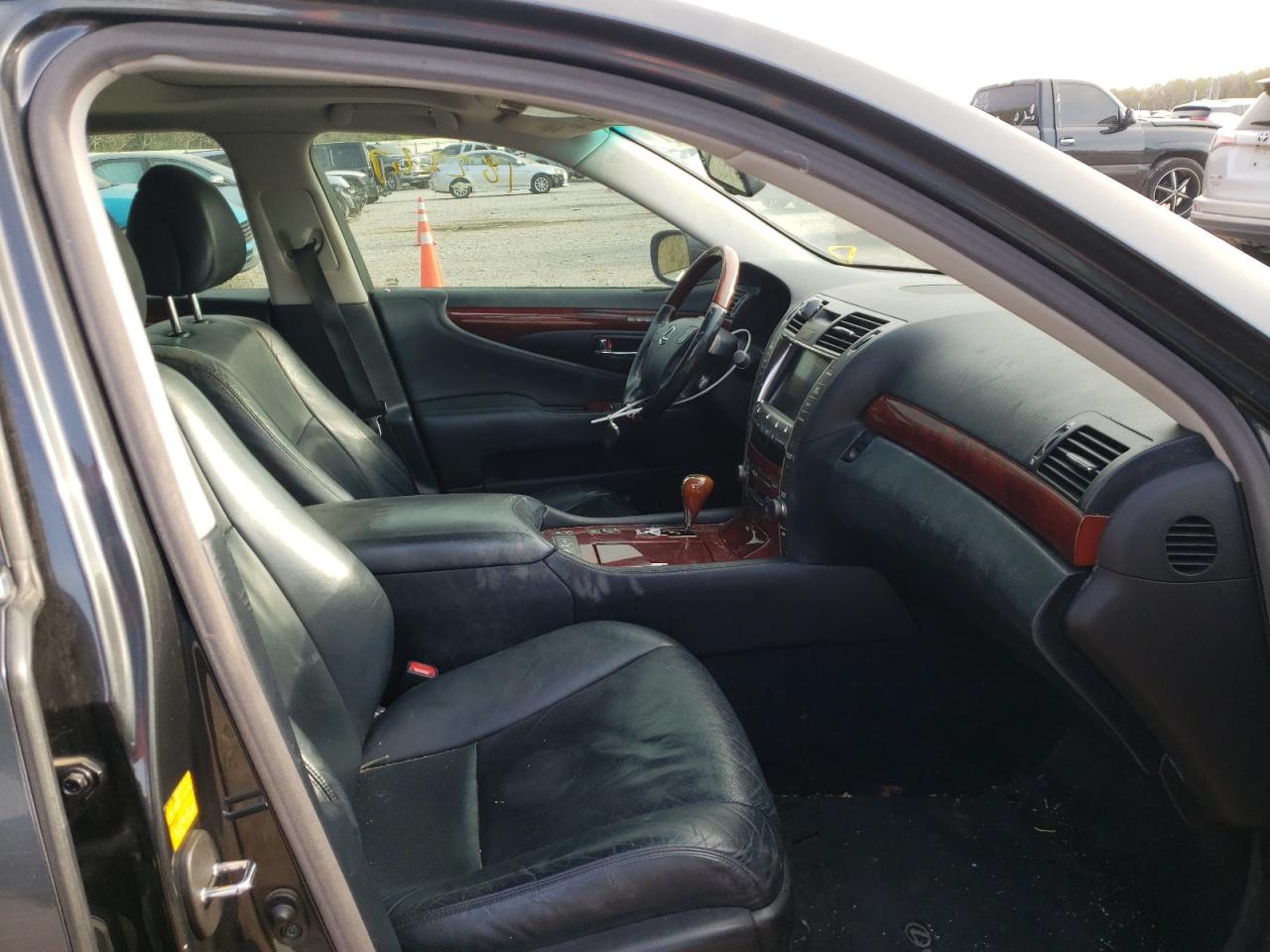 Photo 5 from auction – 2007 LEXUS LS 460 with VIN JTHBL46F675015357