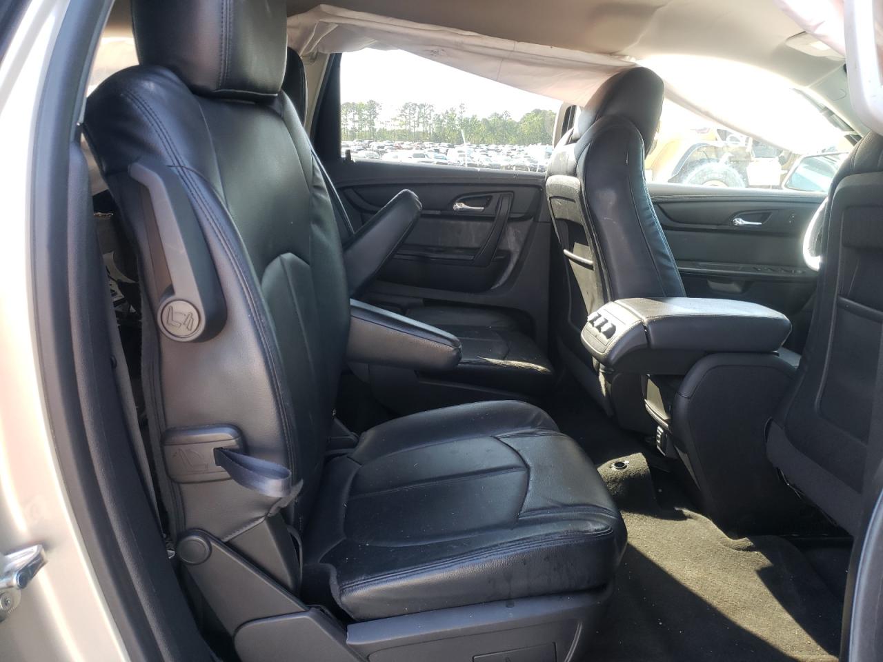 Photo 6 from auction – 2015 CHEVROLET TRAVERSE L with VIN 1GNKRGKD1FJ386655