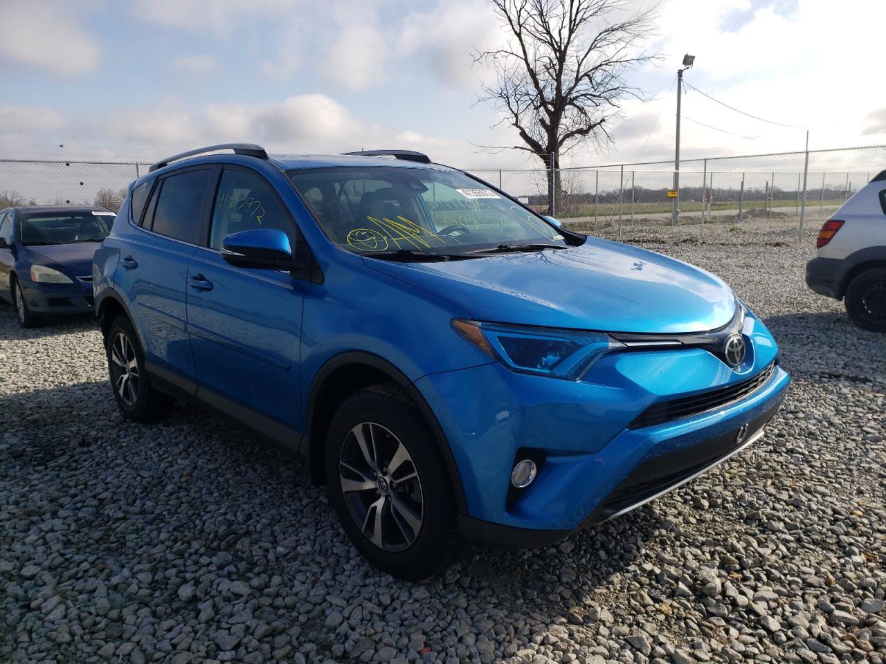 Photo 1 from auction – 2017 TOYOTA RAV4 XLE with VIN 2T3RFREV0HW624578