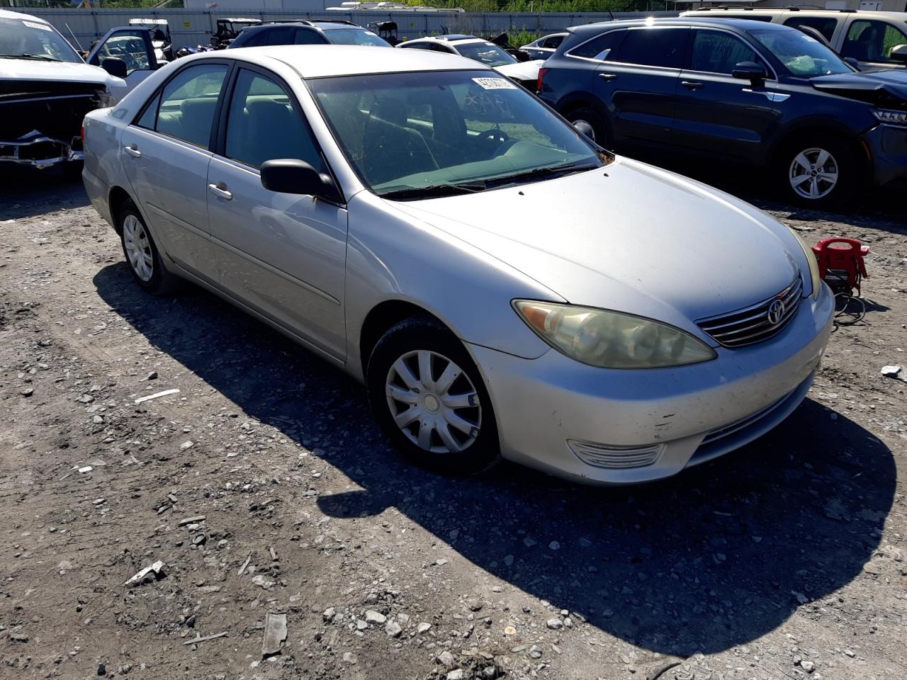 TOYOTA CAMRY LE 2005 with VIN 4T1BE32K15U435163 - Photo from auction
