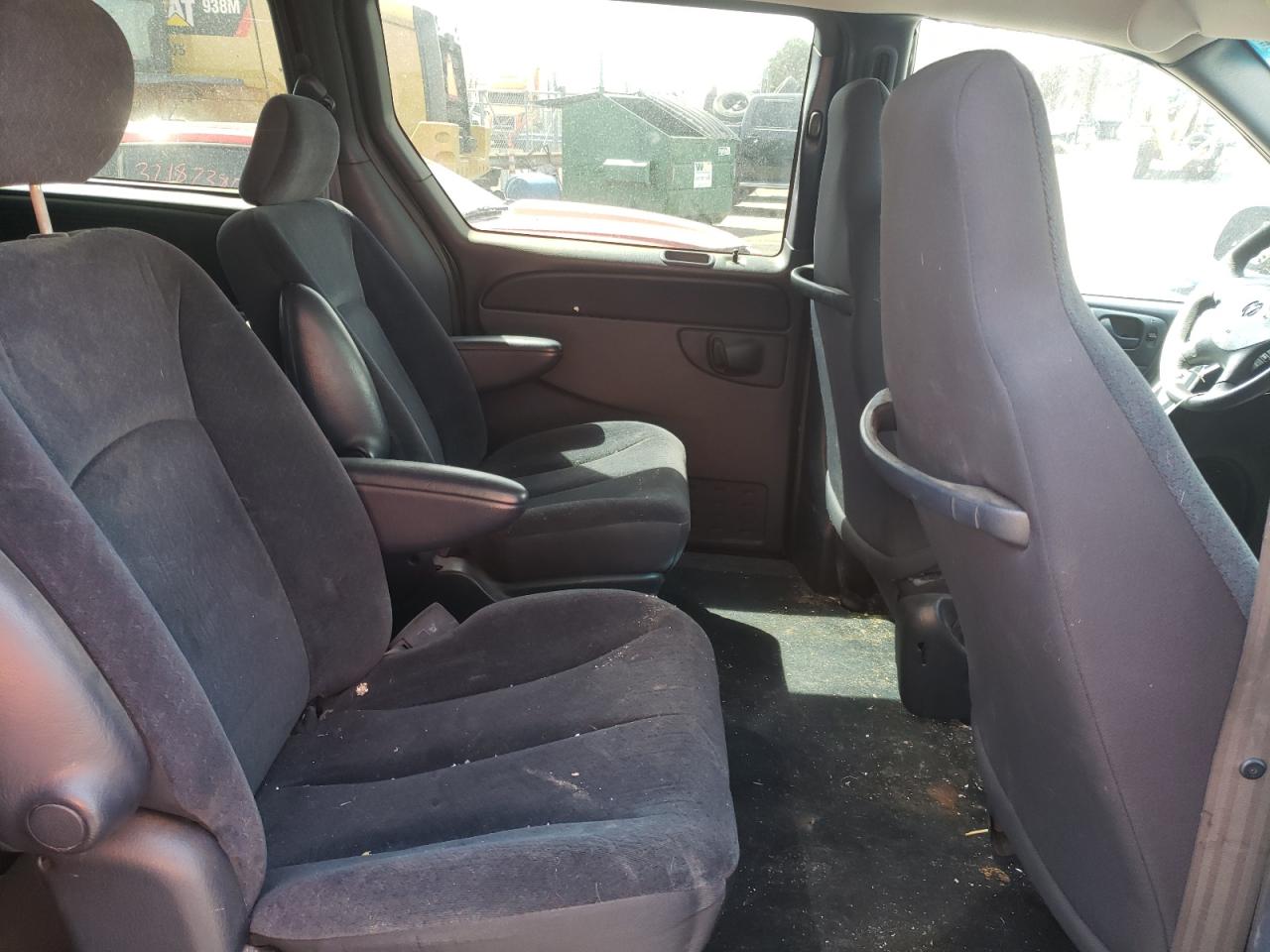 Photo 6 from auction – 2003 DODGE GRAND CARA with VIN 2D4GP44383R191931