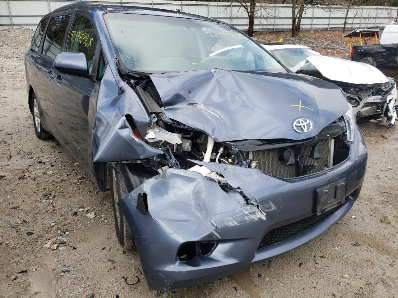 Photo 9 from auction – 2014 TOYOTA SIENNA LE with VIN 5TDKK3DC8ES423423