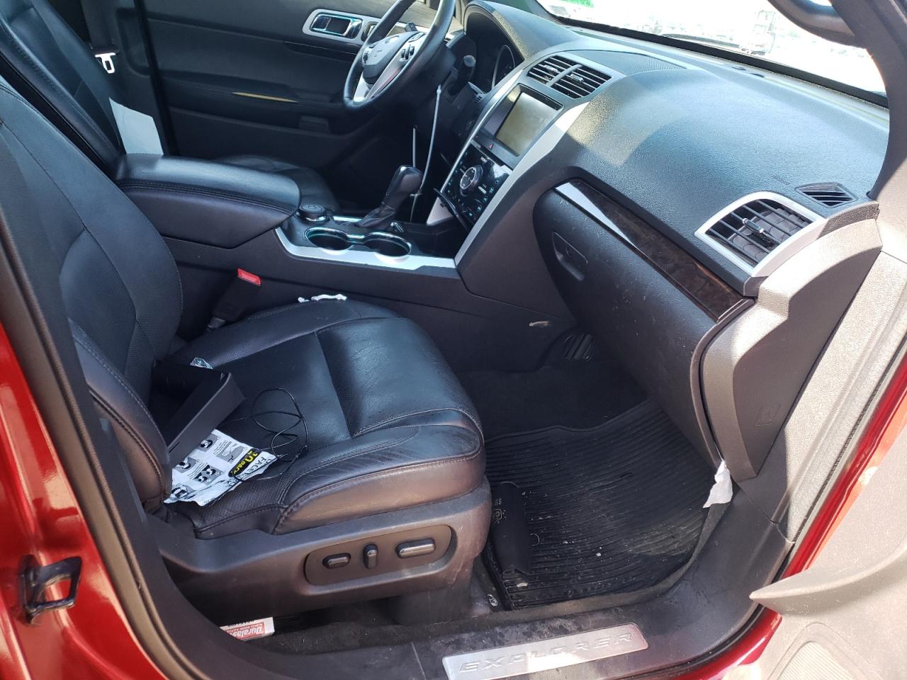 Photo 5 from auction – 2015 FORD EXPLORER L with VIN 1FM5K8F88FGB33712