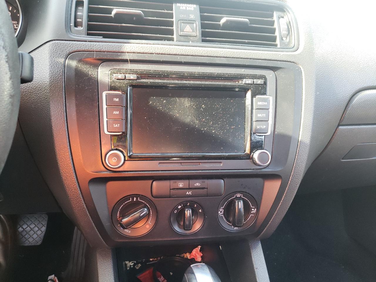 Photo 9 from auction – 2015 VOLKSWAGEN JETTA BASE with VIN 3VW2K7AJ5FM353050