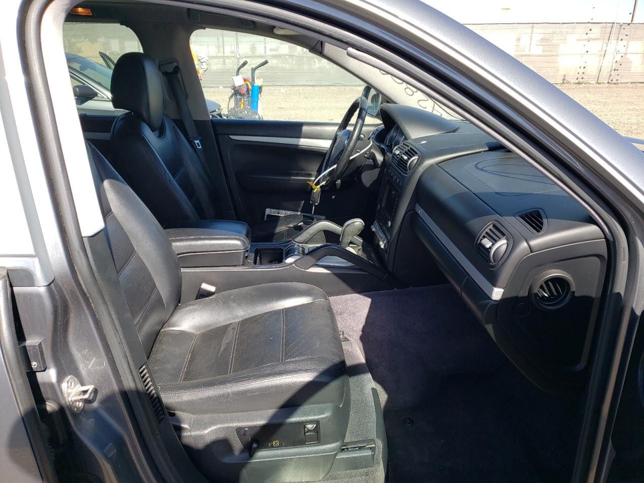 Photo 5 from auction – 2006 PORSCHE CAYENNE S with VIN WP1AB29P06LA60649