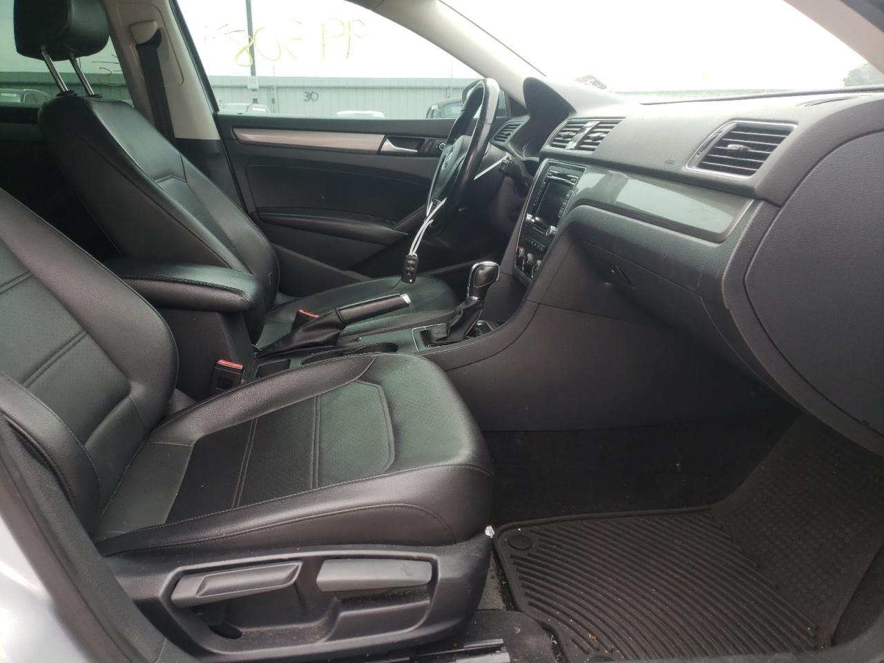 Photo 5 from auction – 2015 VOLKSWAGEN PASSAT S with VIN 1VWAS7A31FC110723