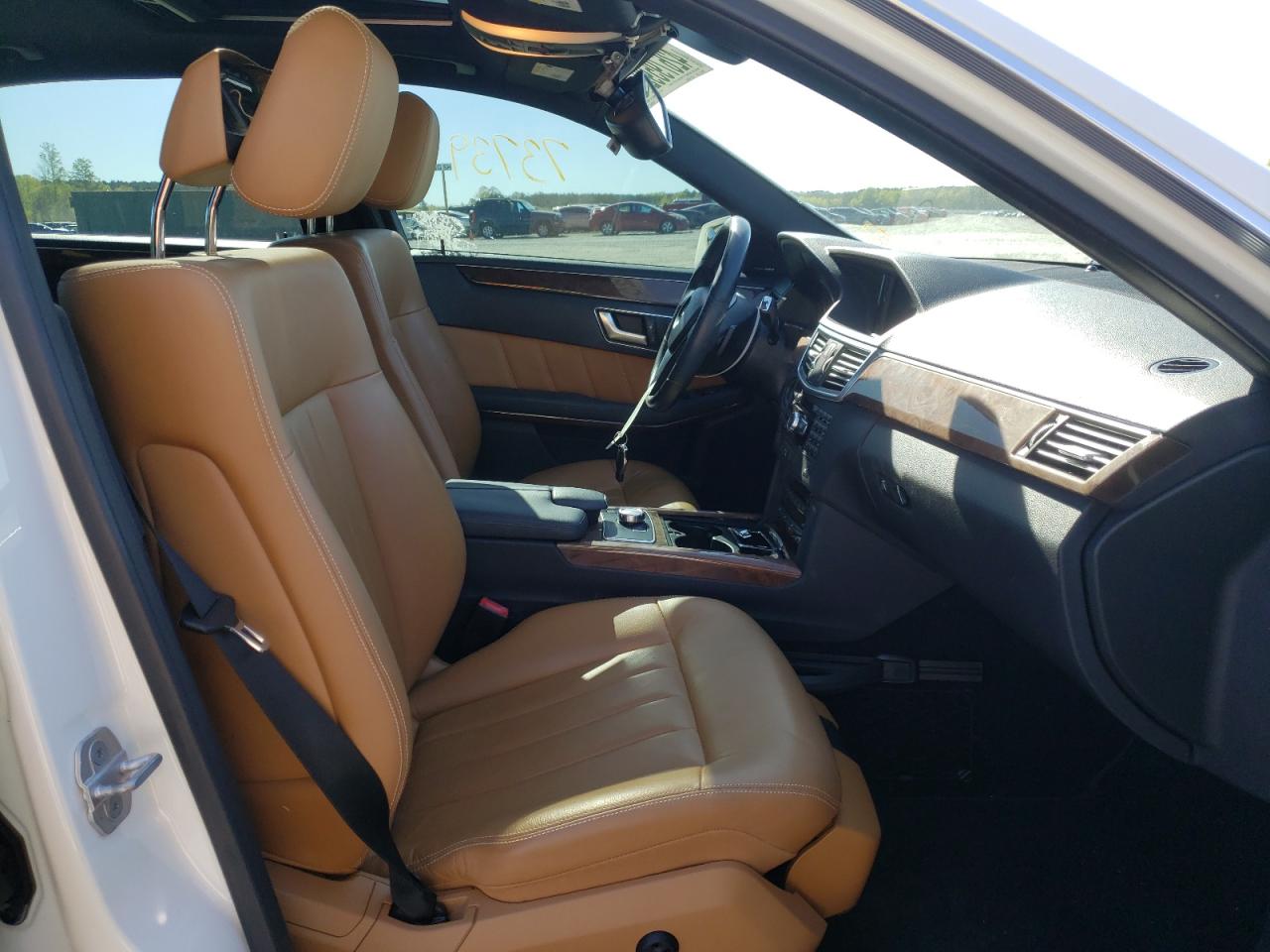 Photo 19 from auction – 2013 MERCEDES-BENZ E350 with VIN WDDHF5KB0DA710437