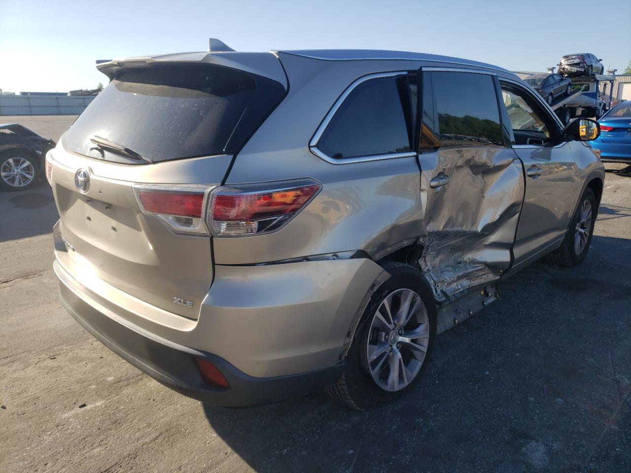 Photo 4 from auction – 2014 TOYOTA HIGHLANDER with VIN 5TDKKRFH1ES021237