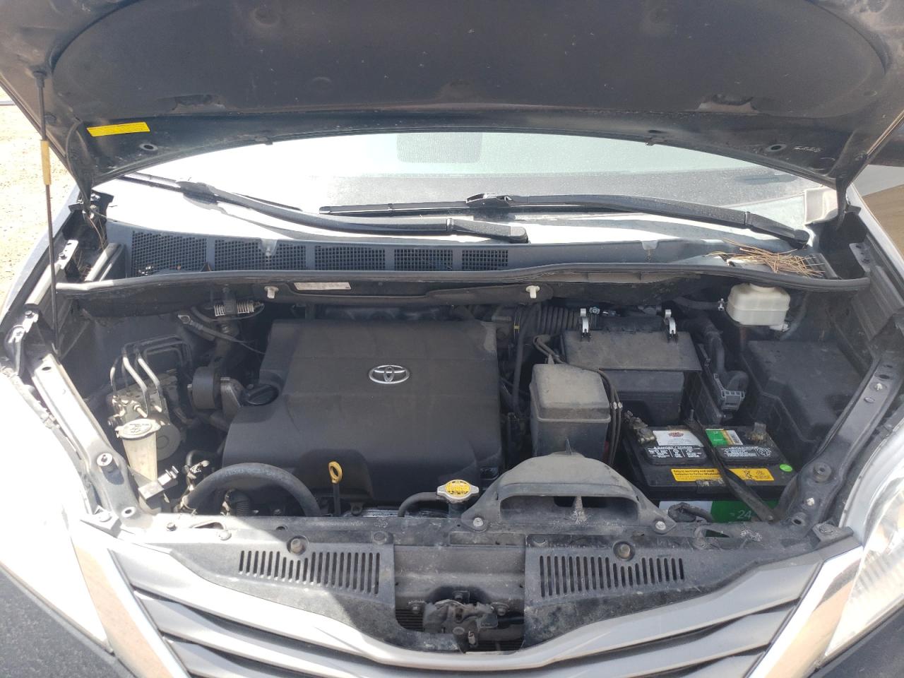 Photo 7 from auction – 2013 TOYOTA SIENNA XLE with VIN 5TDYK3DC0DS357474