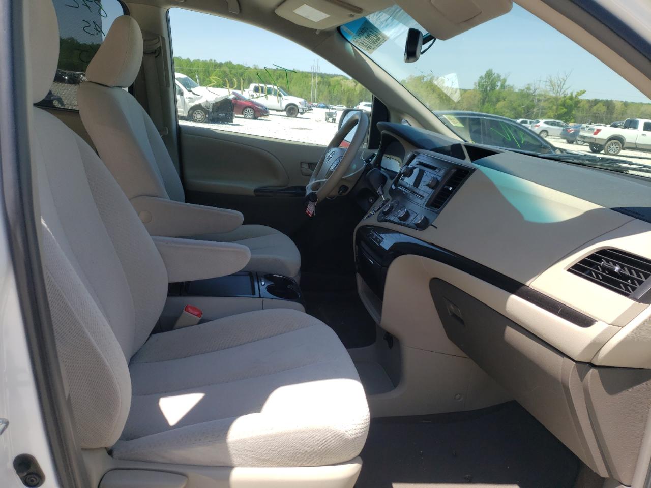 Photo 5 from auction – 2011 TOYOTA SIENNA LE with VIN 5TDKK3DC5BS155118