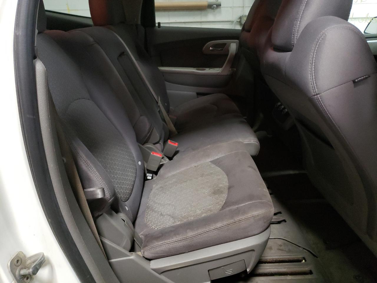 Photo 6 from auction – 2011 CHEVROLET TRAVERSE L with VIN 1GNKVFED5BJ230162