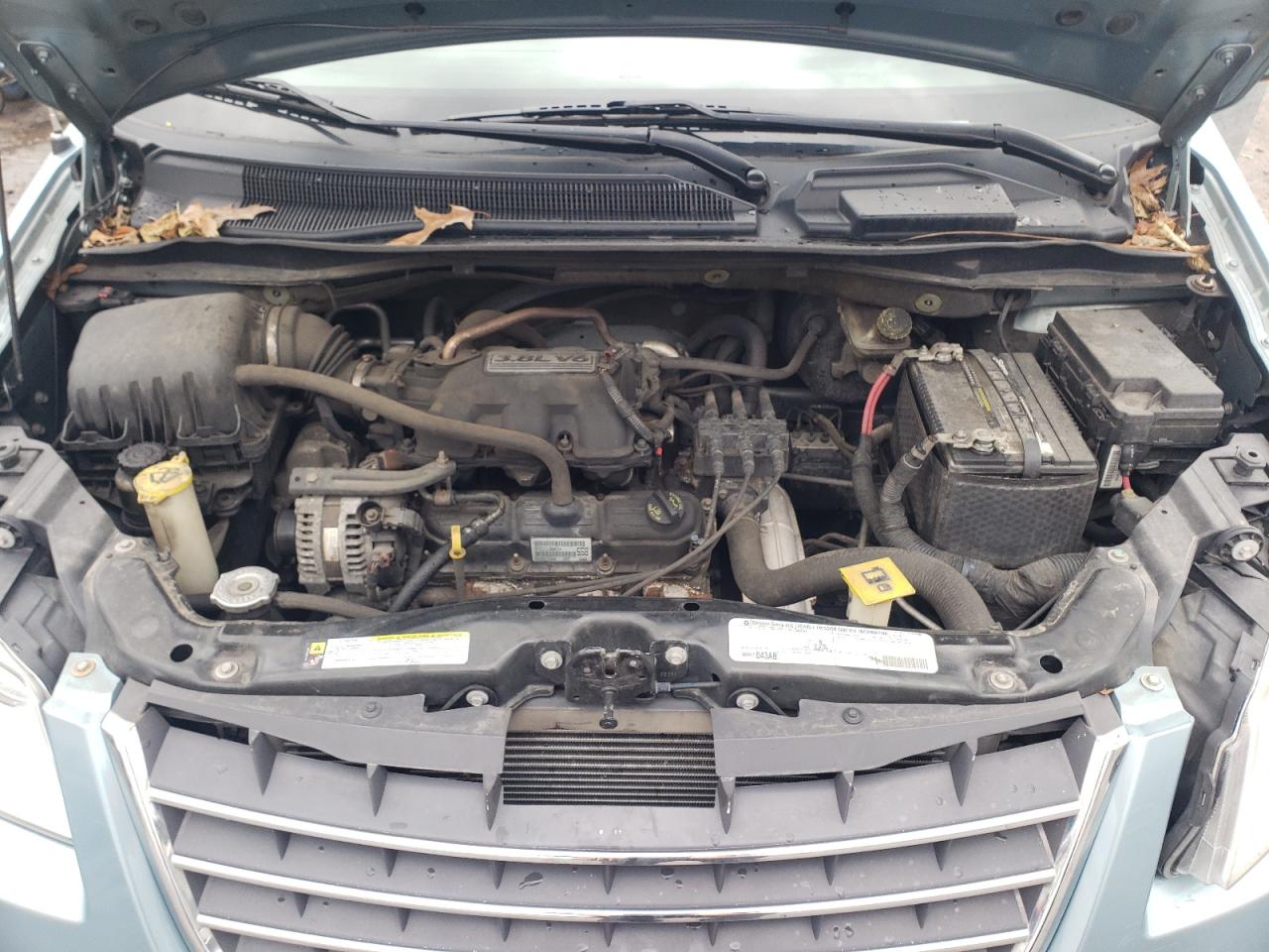 Photo 7 from auction – 2010 CHRYSLER TOWN & COU with VIN 2A4RR8D16AR414948