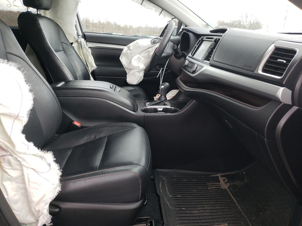 Photo 5 from auction – 2016 TOYOTA HIGHLANDER with VIN 5TDJKRFH3GS289429