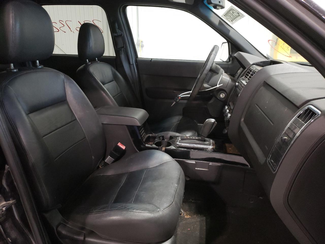 Photo 5 from auction – 2008 FORD ESCAPE LIM with VIN 1FMCU94168KD57008