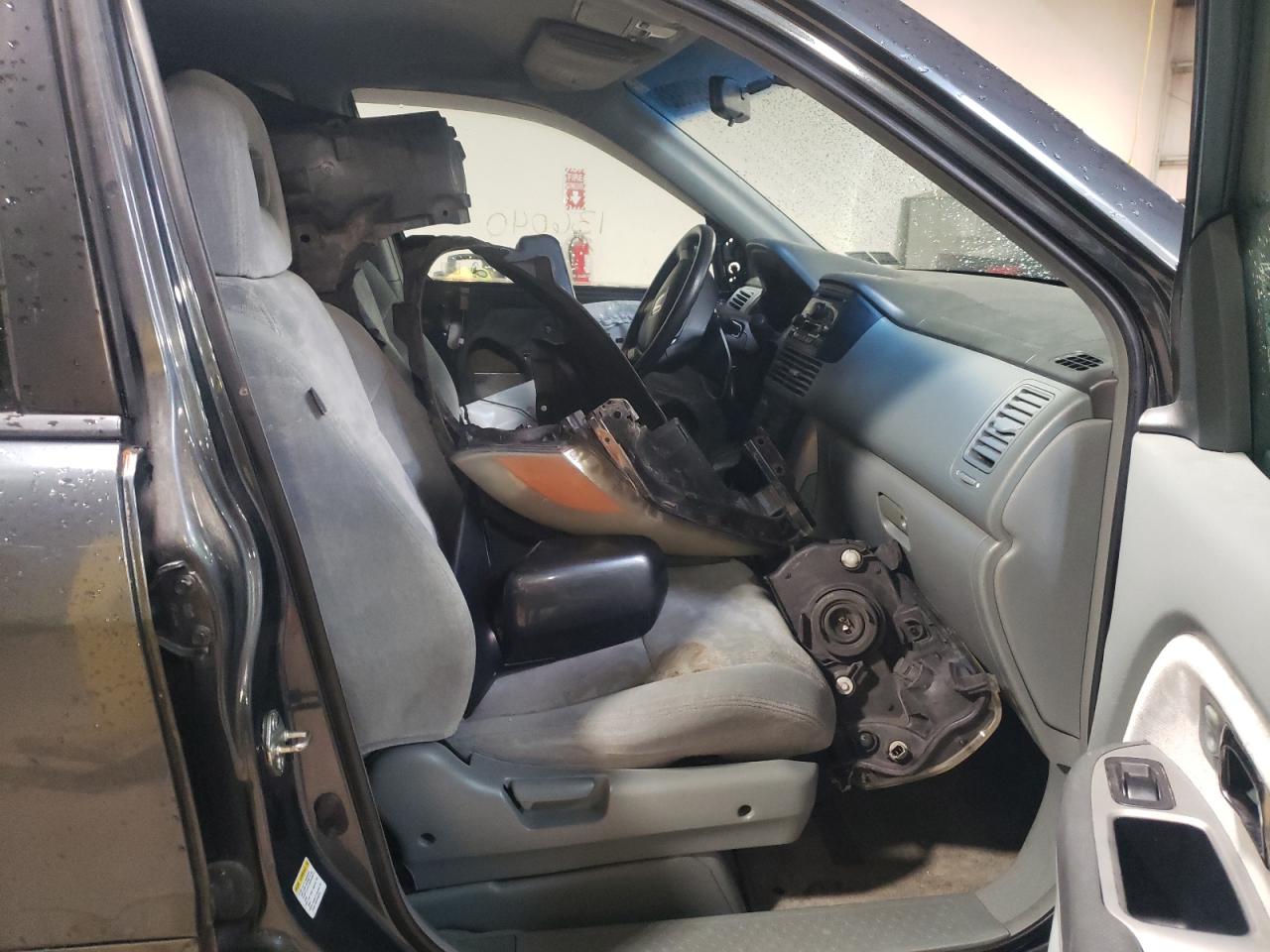 Photo 5 from auction – 2004 HONDA PILOT EX with VIN 5FNYF18494B006174
