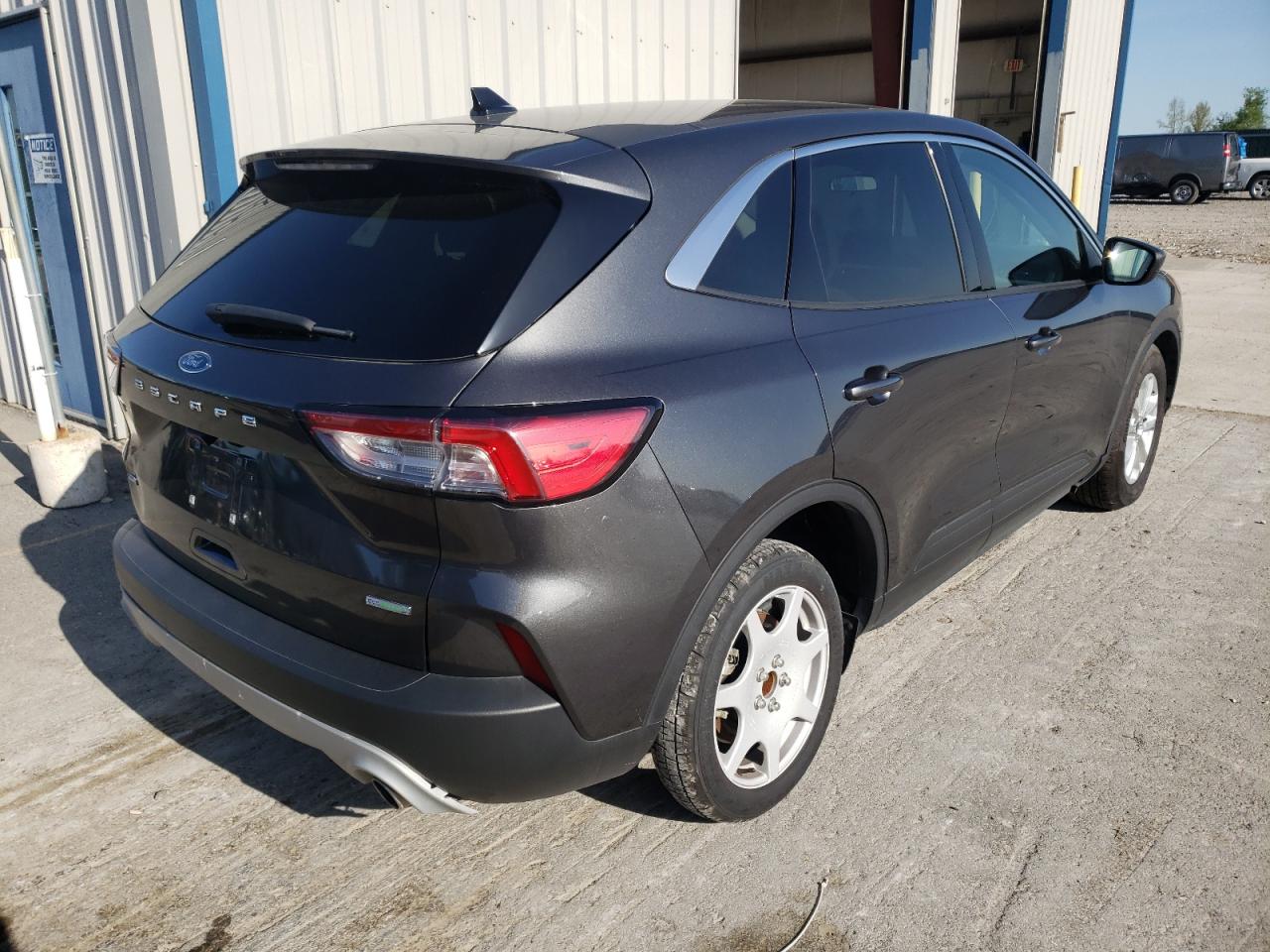 Photo 4 from auction – 2020 FORD ESCAPE SE with VIN 1FMCU0G61LUA33173