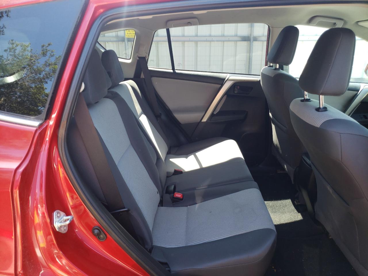Photo 6 from auction – 2015 TOYOTA RAV4 LE with VIN 2T3ZFREV3FW137954