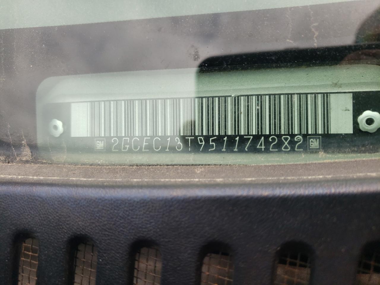 Photo 10 from auction – 2005 CHEVROLET SILVERADO with VIN 2GCEC13T951174282