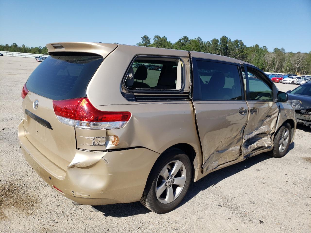 Photo 4 from auction – 2012 TOYOTA SIENNA with VIN 5TDZK3DC4CS190345