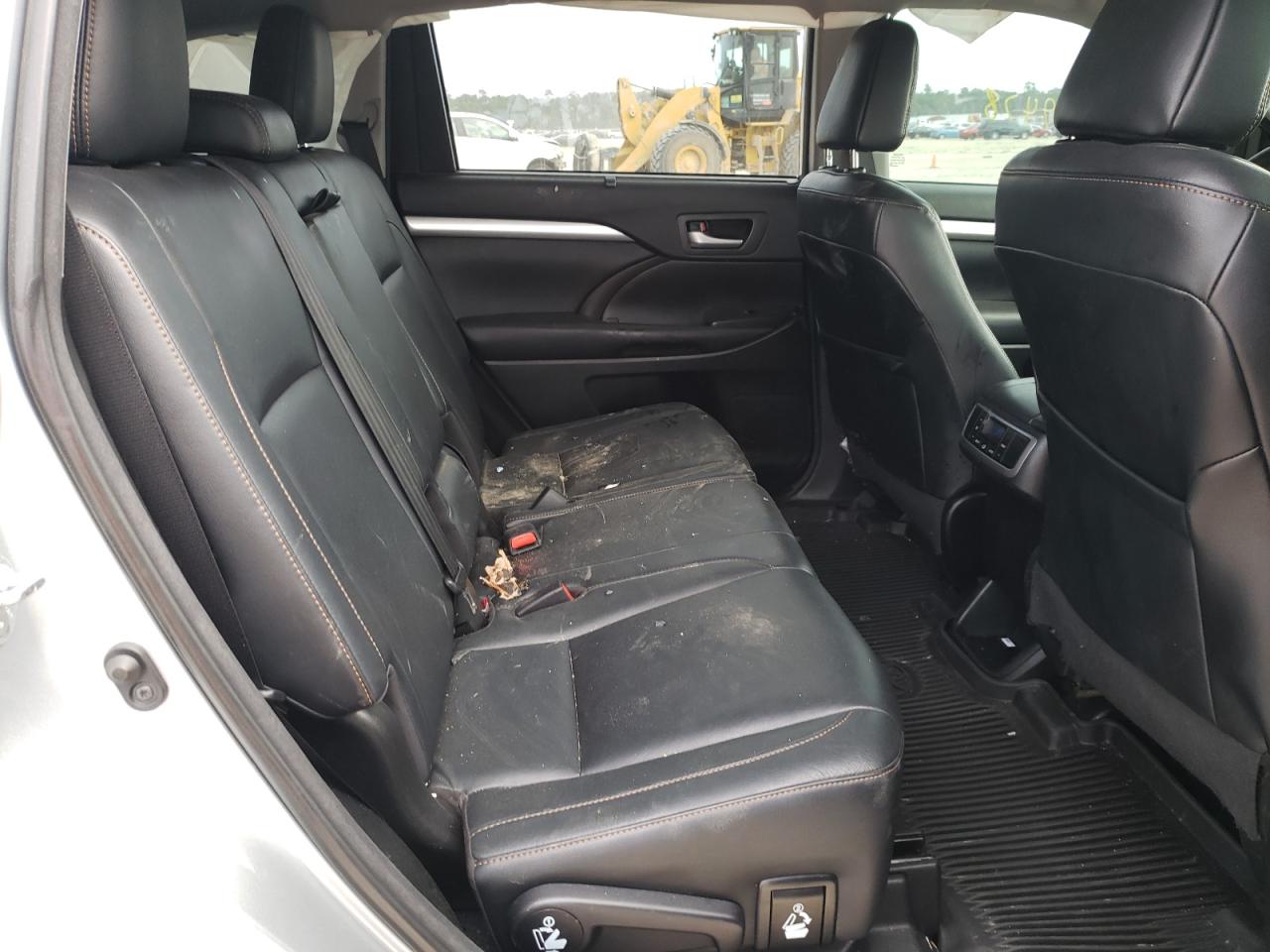 Photo 6 from auction – 2018 TOYOTA HIGHLANDER with VIN 5TDJZRFHXJS538425