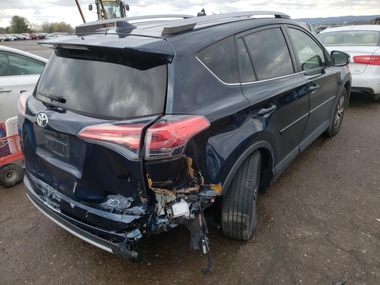 صورة رقم 4 من المزاد - 2017 TOYOTA RAV4 XLE مع VIN JTMRFREV5HD201072