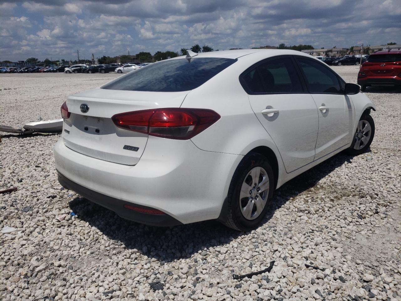Photo 4 from auction – 2017 KIA FORTE LX with VIN 3KPFK4A72HE055009
