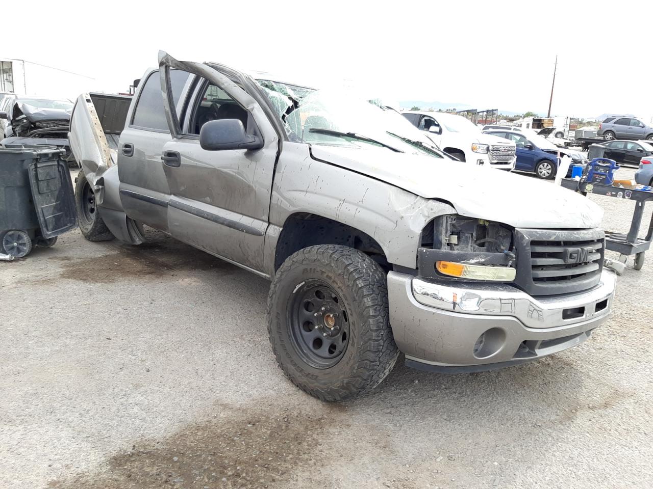 GMC NEW SIERRA 2007 with VIN 2GTEC13V071108000 - Photo from auction