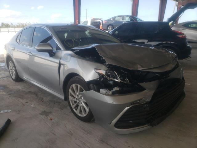 TOYOTA CAMRY LE 2022 with VIN 4T1C11AK2NU618268 - Photo from auction