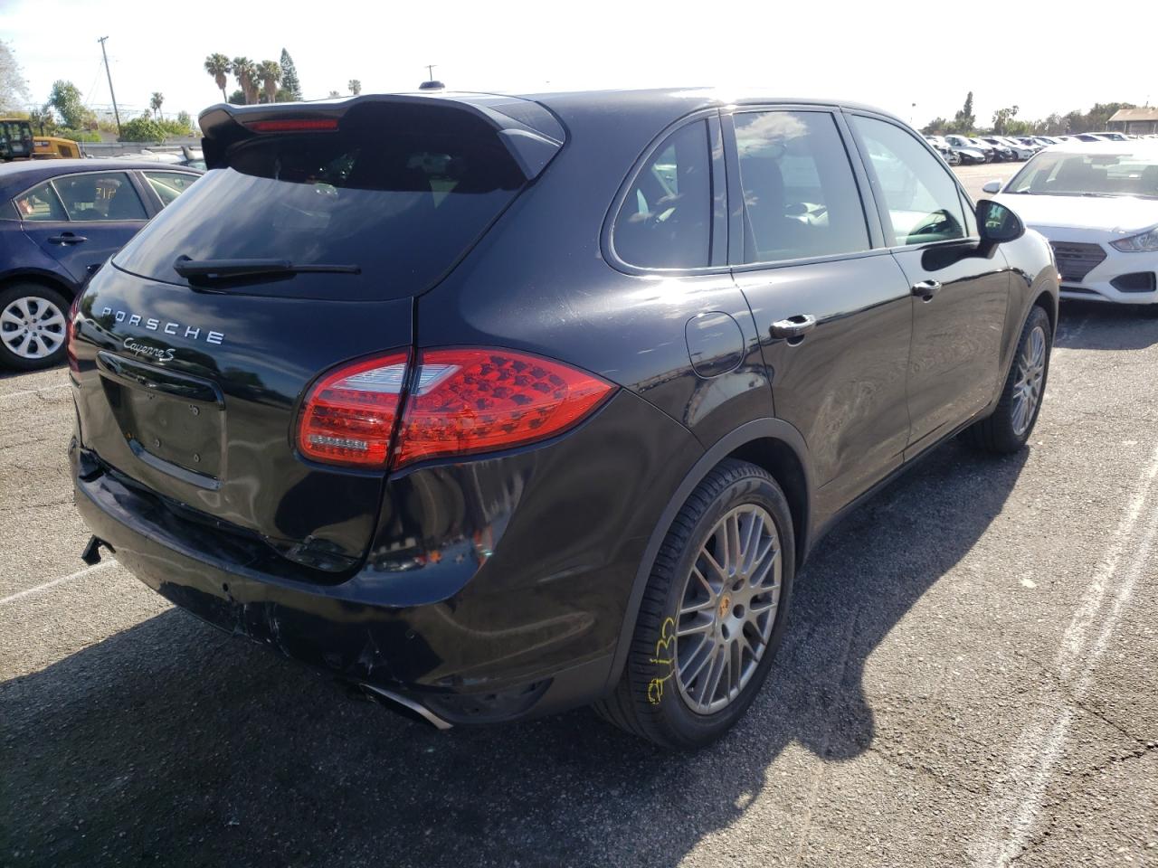 Photo 4 from auction – 2014 PORSCHE CAYENNE S with VIN WP1AB2A20ELA57913