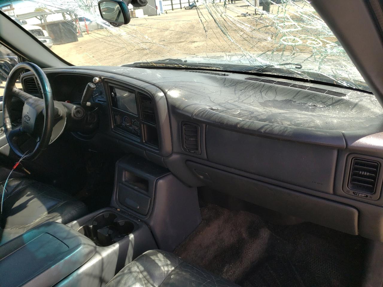 Photo 9 from auction – 2002 CHEVROLET AVALANCHE with VIN 3GNEK13T92G101295