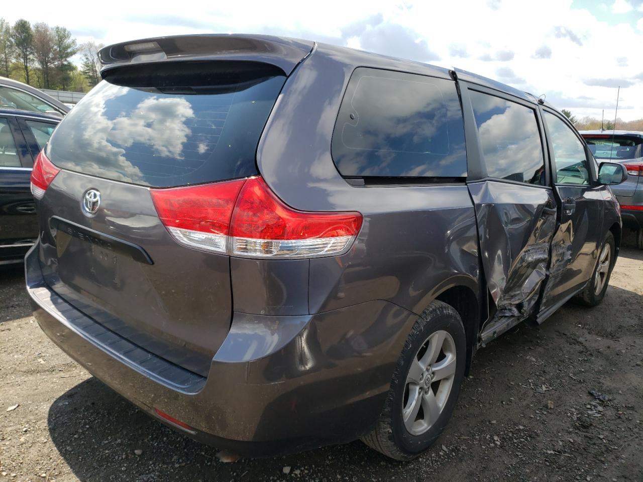 Photo 4 from auction – 2012 TOYOTA SIENNA with VIN 5TDZK3DC1CS227562