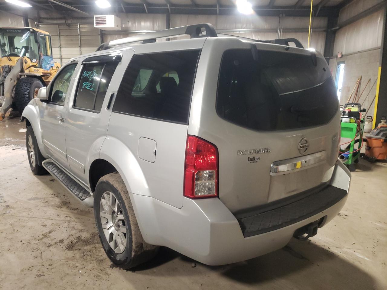 Photo 3 from auction – 2011 NISSAN PATHFINDER with VIN 5N1AR1NB6BC620603