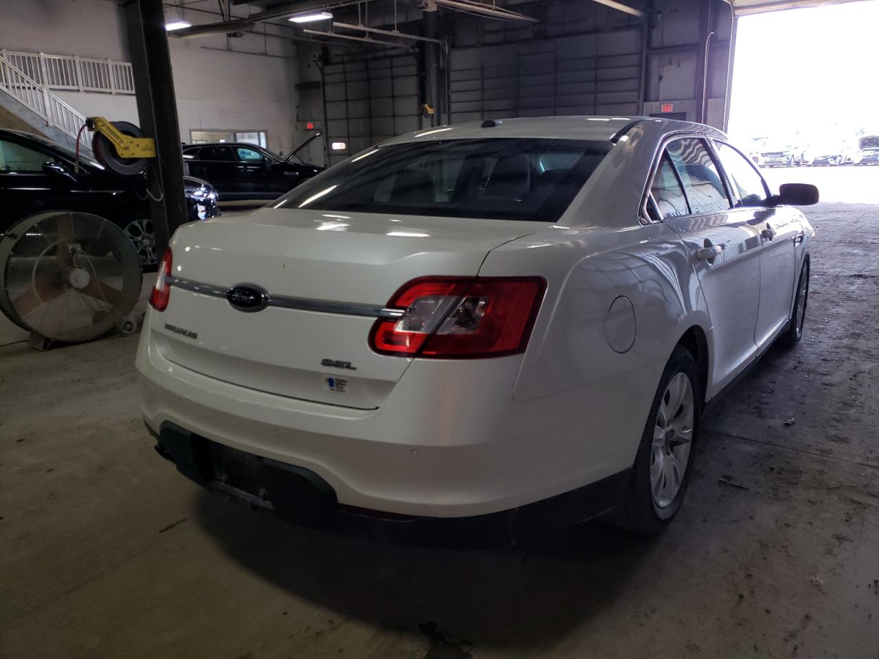 Photo 4 from auction – 2010 FORD TAURUS SEL with VIN 1FAHP2EW4AG123497