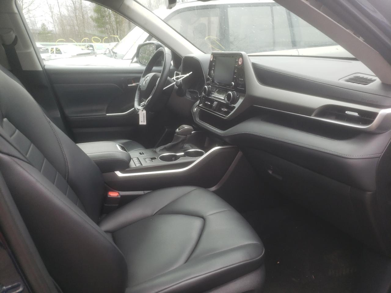 Photo 5 from auction – 2021 TOYOTA HIGHLANDER with VIN 5TDGZRAH0MS517119
