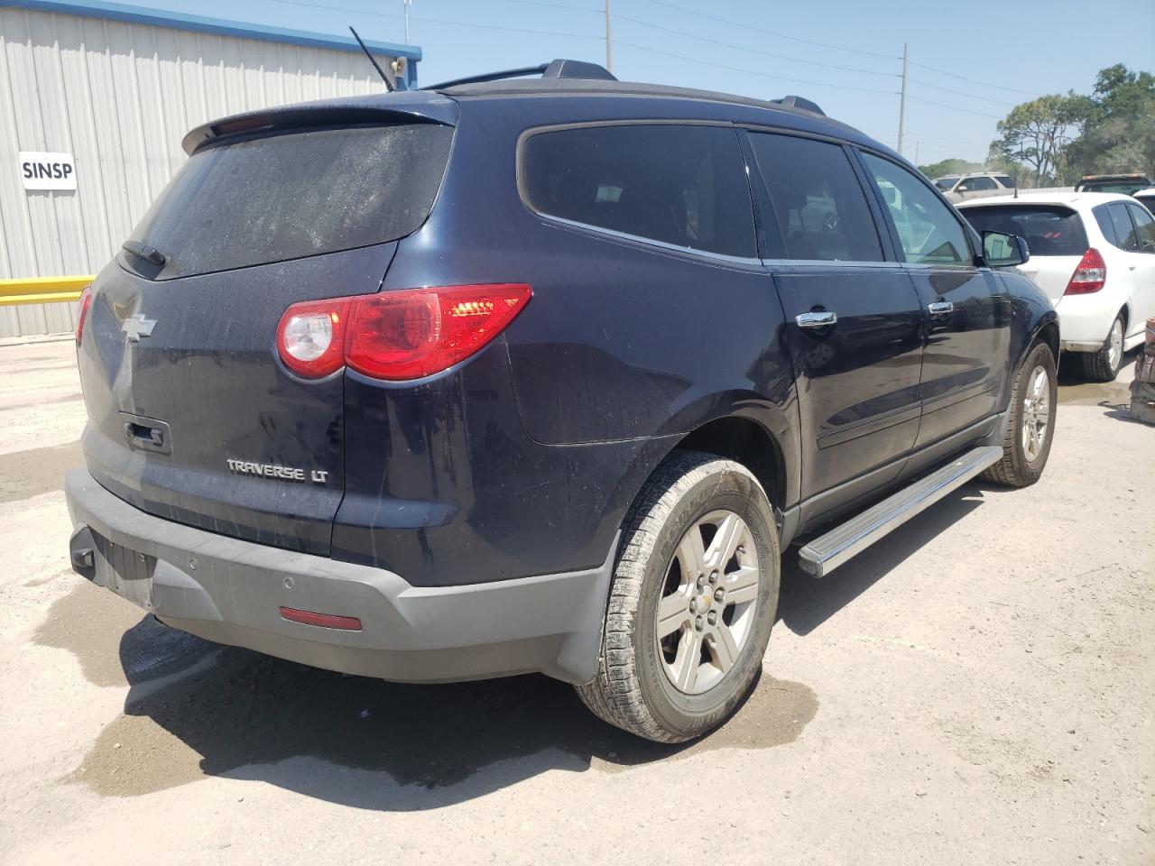 Photo 4 from auction – 2011 CHEVROLET TRAVERSE L with VIN 1GNKRGED0BJ316215