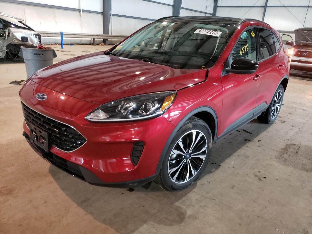 Photo 2 from auction – 2021 FORD ESCAPE SE with VIN 1FMCU9BZ4MUB01070