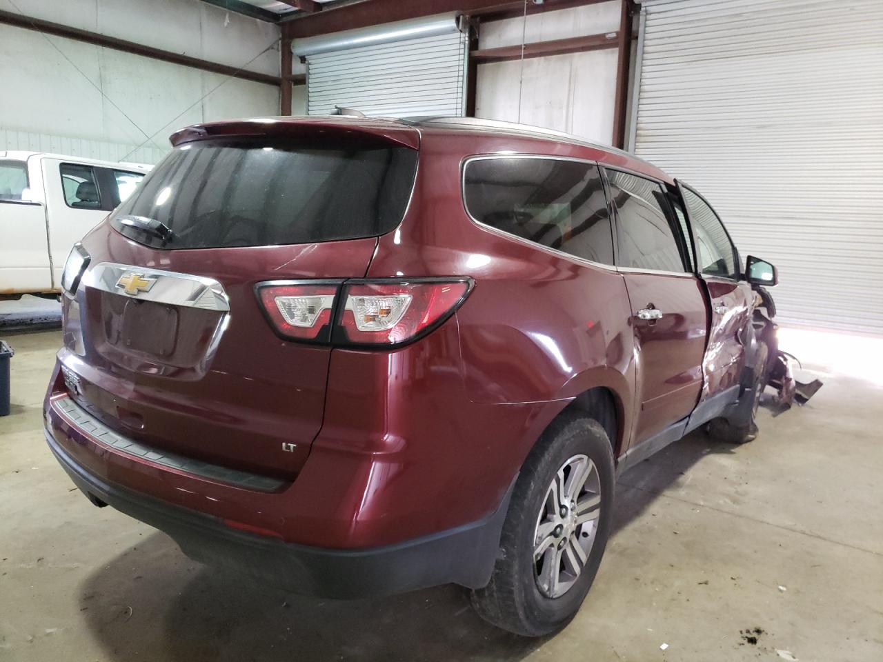 Photo 4 from auction – 2017 CHEVROLET TRAVERSE L with VIN 1GNKRHKD4HJ200146