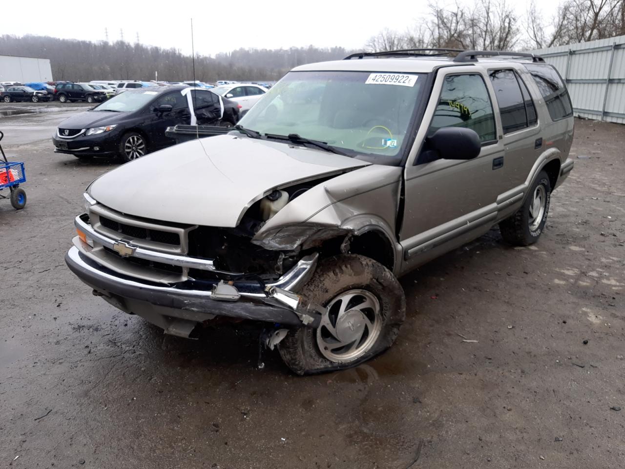 Photo 2 from auction – 1999 CHEVROLET BLAZER with VIN 1GNDT13W2X2170865