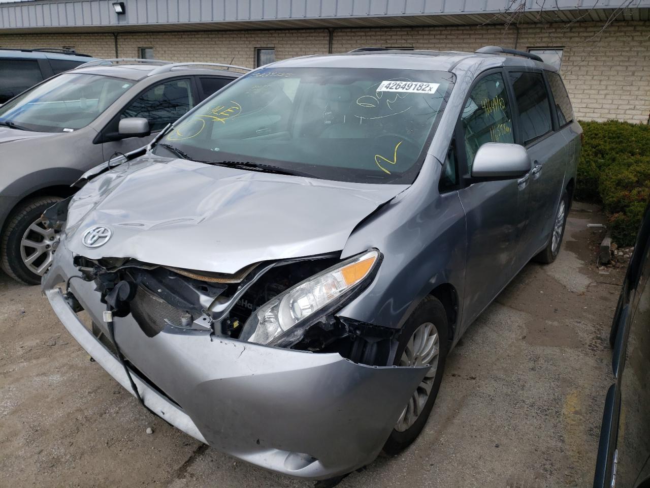 Photo 2 from auction – 2016 TOYOTA SIENNA XLE with VIN 5TDYK3DC2GS751580