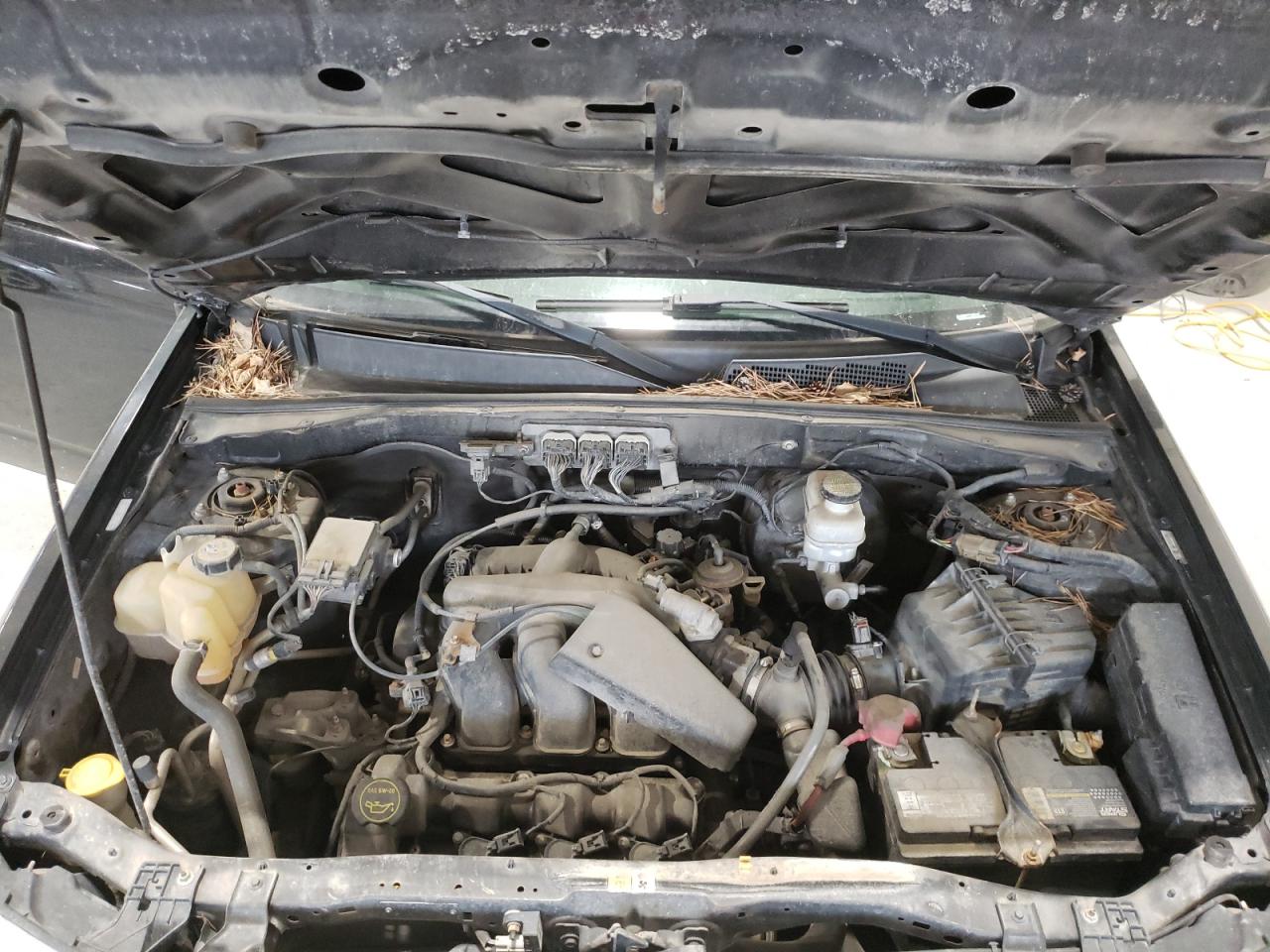 صورة رقم 7 من المزاد - 2008 FORD ESCAPE LIM مع VIN 1FMCU94168KD57008