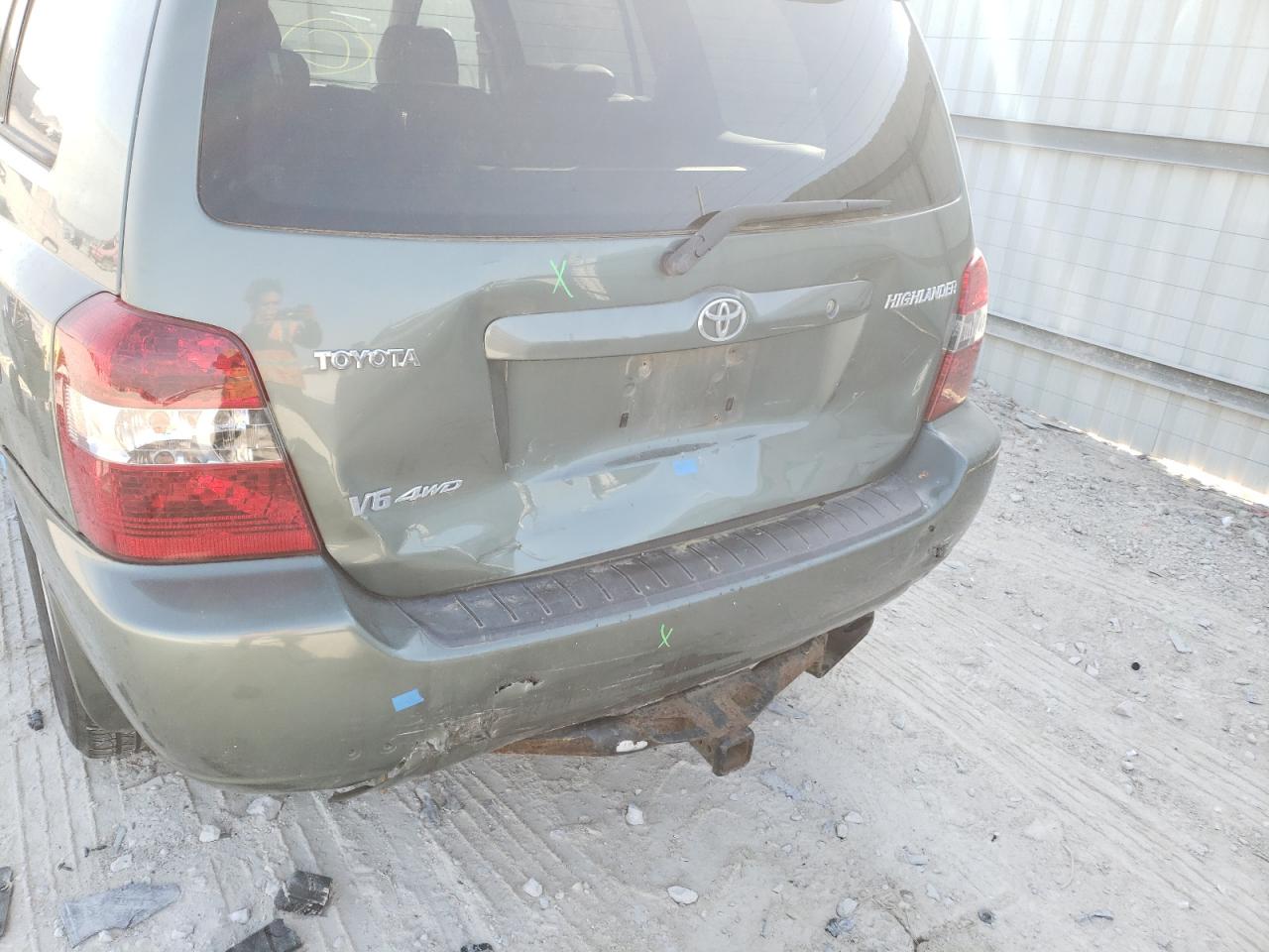 Photo 9 from auction – 2004 TOYOTA HIGHLANDER with VIN JTEEP21A040063962