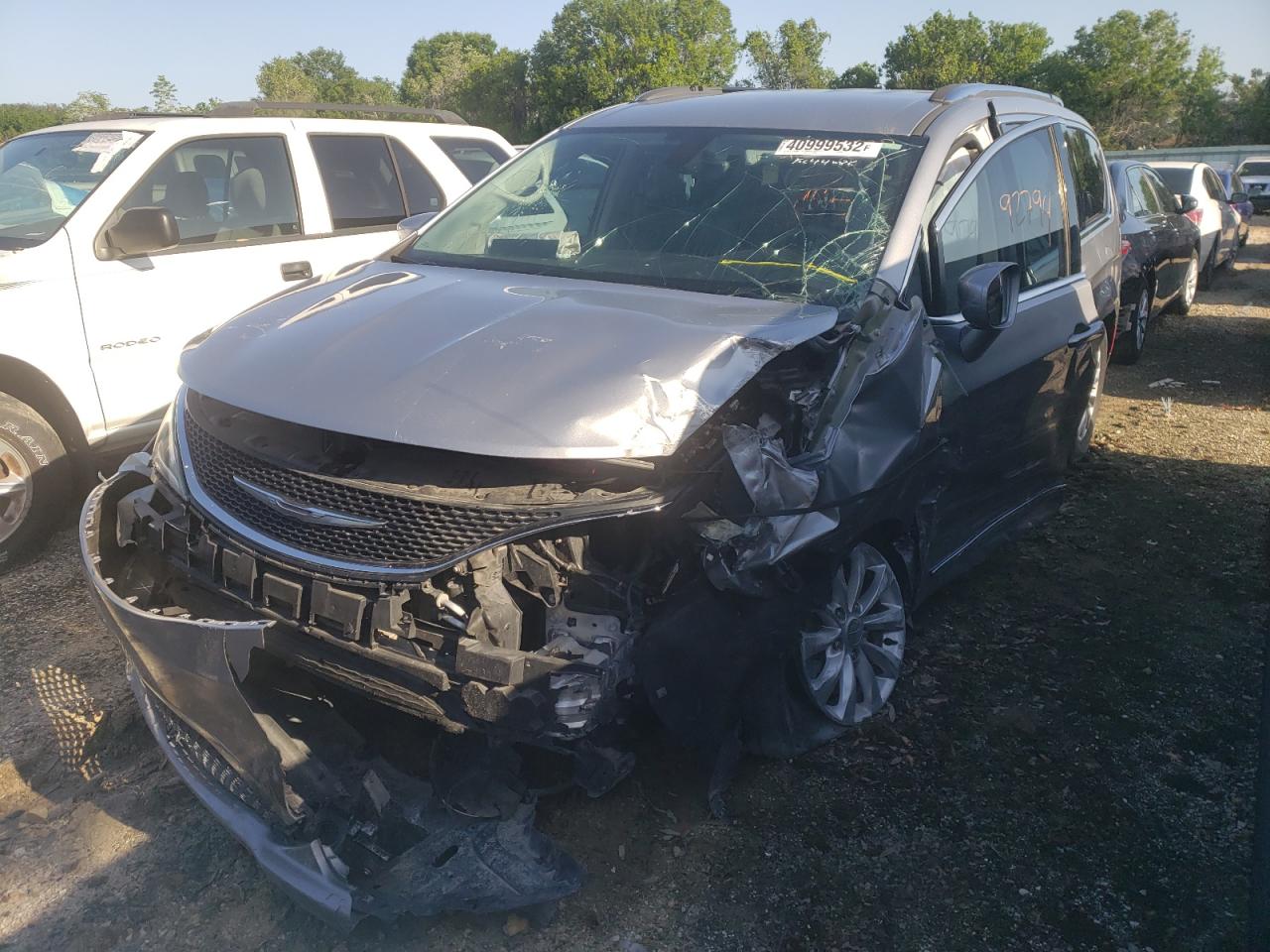 Photo 2 from auction – 2018 CHRYSLER PACIFICA T with VIN 2C4RC1BGXJR142328