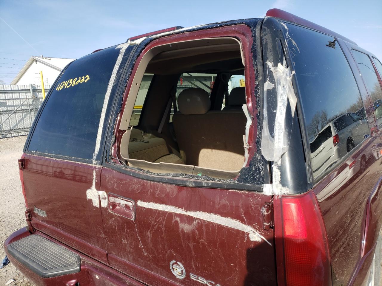 Photo 9 from auction – 2000 CADILLAC ESCALADE with VIN 1GYEK13RXYR114931