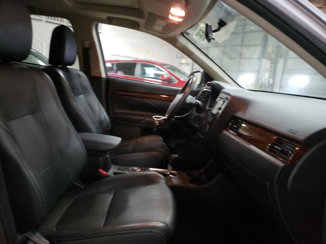 Photo 5 from auction – 2014 MITSUBISHI OUTLANDER with VIN JA4AZ3A35EZ002344