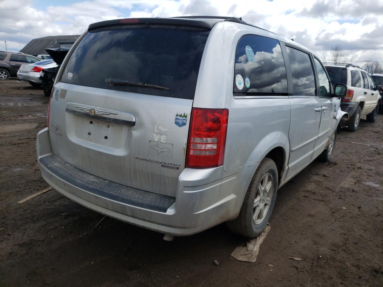 Photo 4 from auction – 2010 CHRYSLER TOWN & COU with VIN 2A4RR5D12AR468035