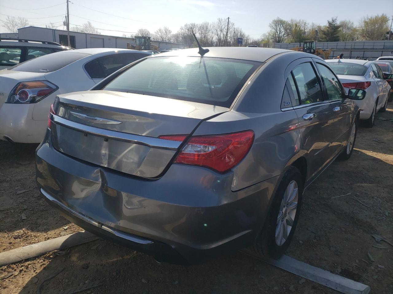 Photo 4 from auction – 2013 CHRYSLER 200 LIMITE with VIN 1C3CCBCG0DN533603