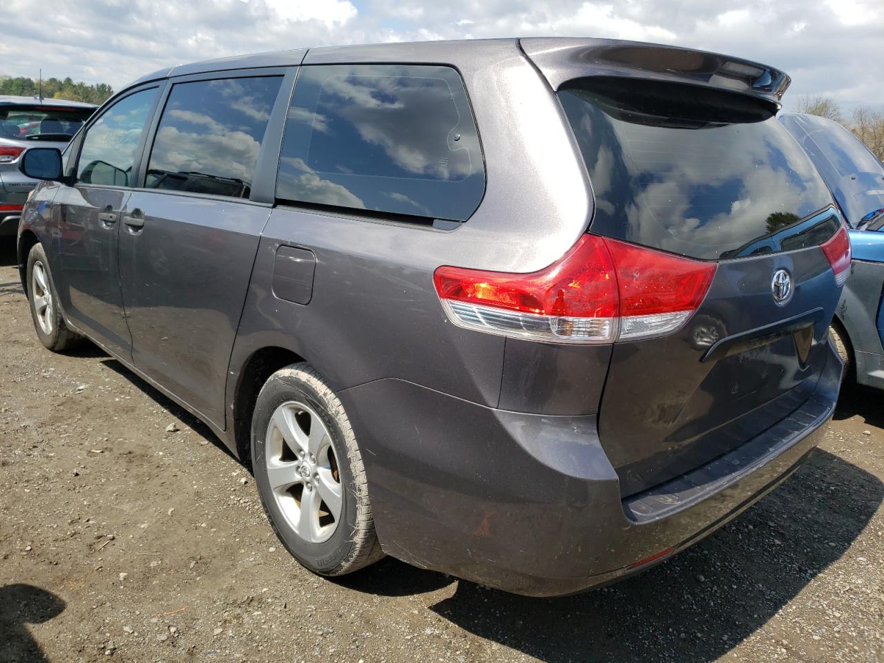 Photo 3 from auction – 2012 TOYOTA SIENNA with VIN 5TDZK3DC1CS227562
