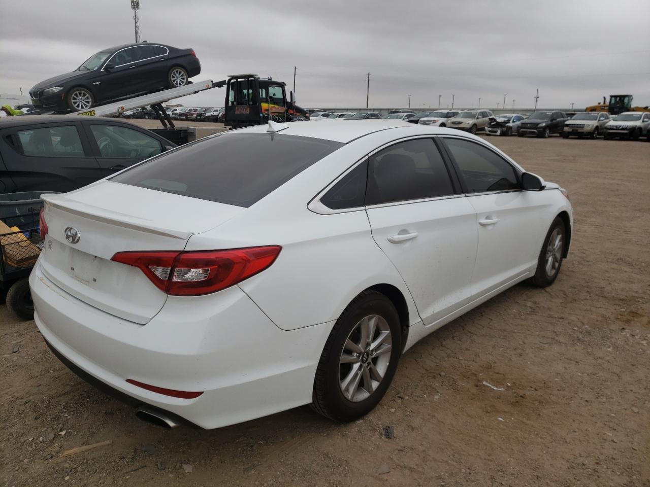 Photo 4 from auction – 2016 HYUNDAI SONATA SE with VIN 5NPE24AF5GH346262