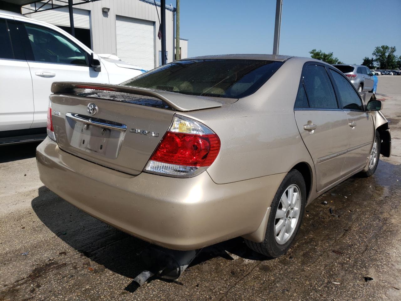 Photo 4 from auction – 2005 TOYOTA CAMRY LE with VIN 4T1BE32K35U522109
